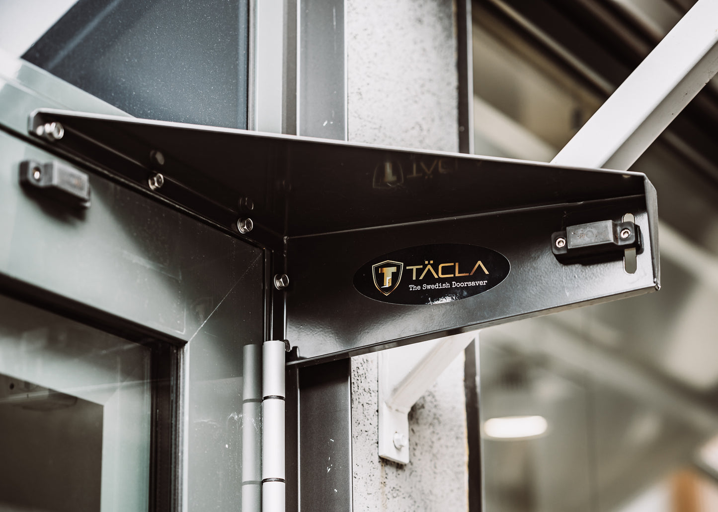 Door magnet with hold-open function – keep the door open safely and easily.